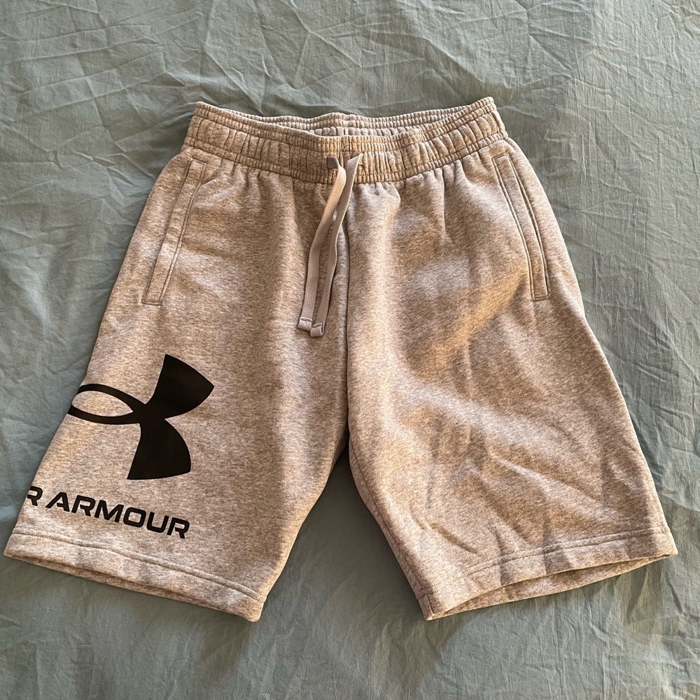 Under armour• 10” inseam sweatshorts
